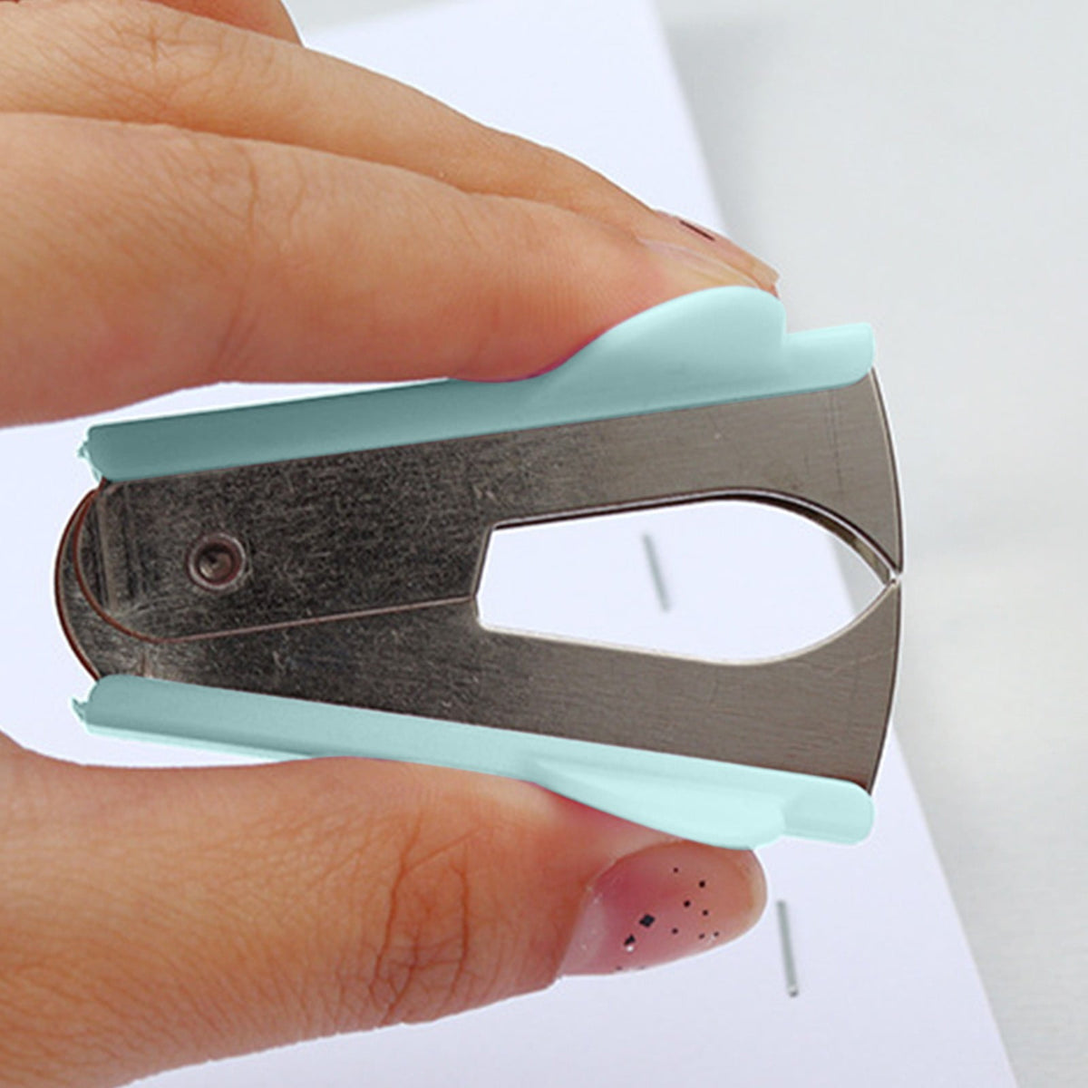 Entklammerer für Heftklammern, 5 × 4 × 2 cm, mit sicherem Griff in Grün - Image 4